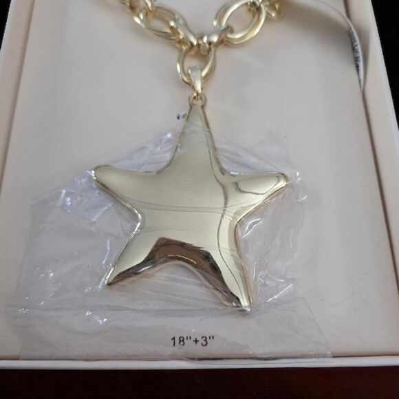 CAMILA COELHO GOLD STAR NECKLACE BRAND NEW IN BOX - Picture 2 of 3